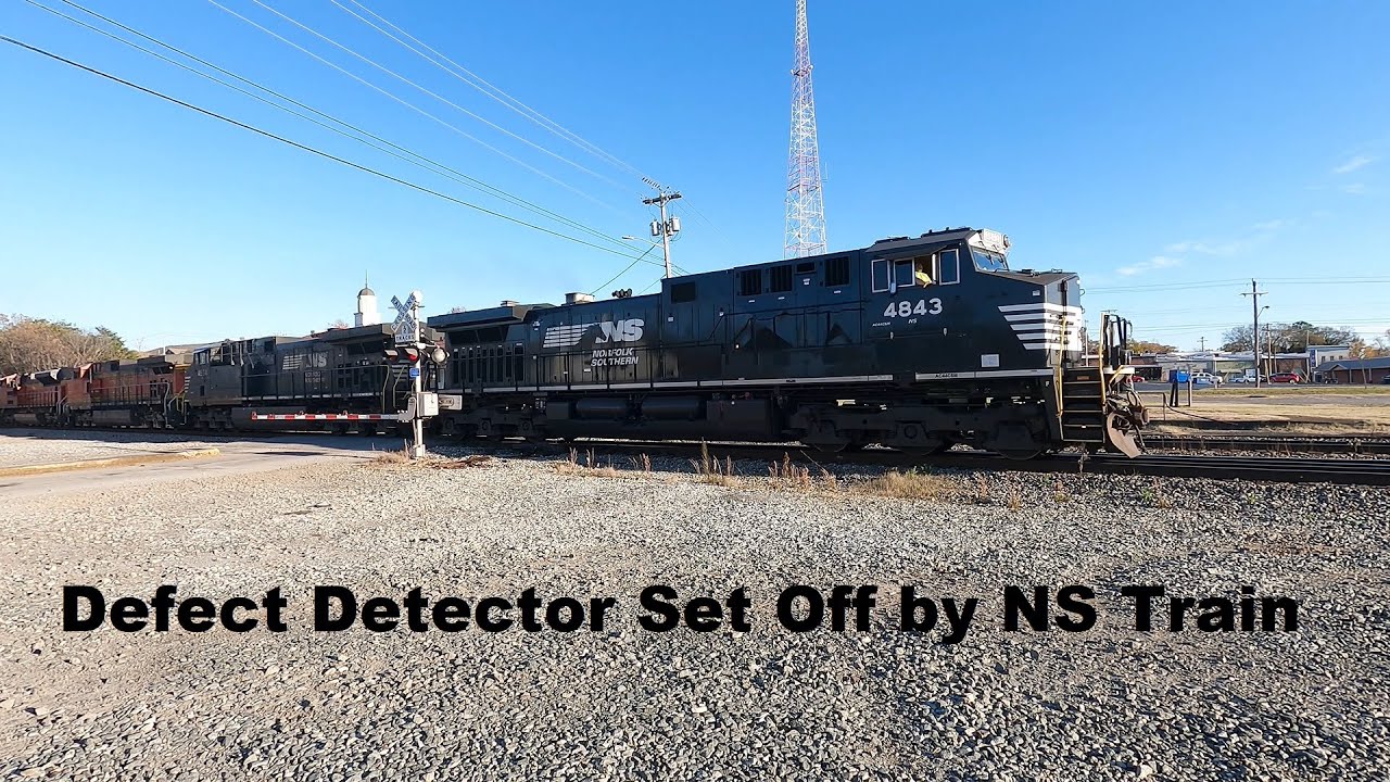 Defect Detector Set Off by this Norfolk Southern Freight - YouTube