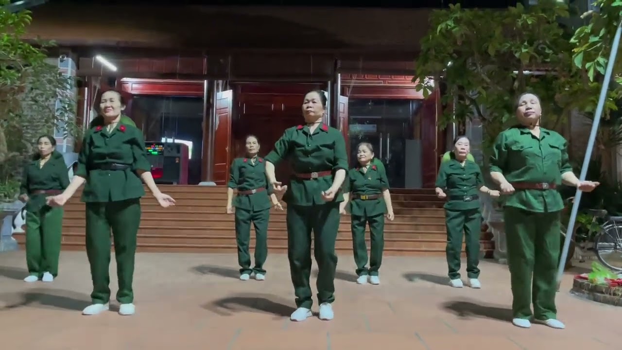 Nhảy dân vũ cô gái mở đường CLBNCT KDC Giang Thượng