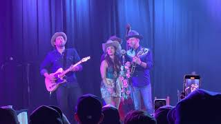 Sierra Ferrell - Seven Spanish Angels (Willie Nelson cover) - live at the Van Buren April 27,2023