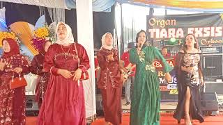 Keseruan tuan rumah bersama_TIARA EXSIS MINI MUSIC KOTA JAMBI***