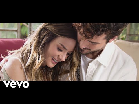 Kany García, Tommy Torres - Quédate (Official Video)