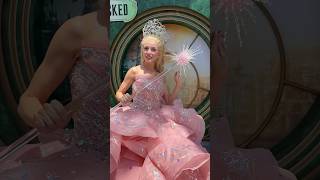 Glinda And Elphaba Now Meeting At Universal Hollywood