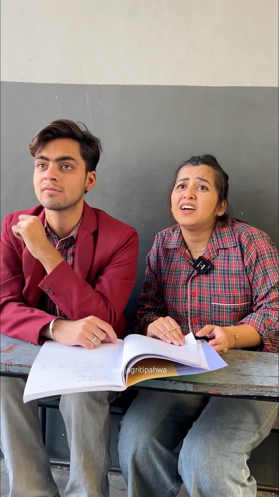 When junior dates a senior? #seniorjunior #schoollove #schoolfun #studentlife #jagritipahwa