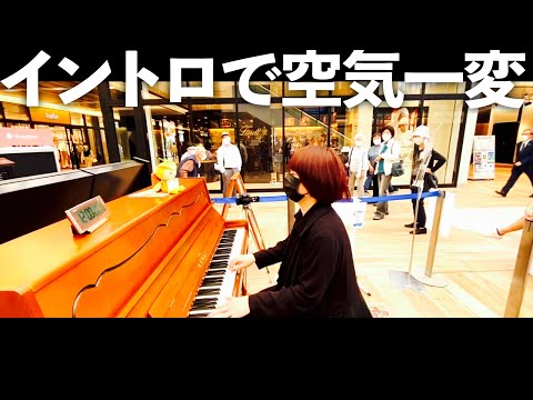 【ストリートピアノ】プロのシンガーが美空ひばり「真赤な太陽」を演奏したら一瞬で人が立ち止まり…感動【所沢駅】