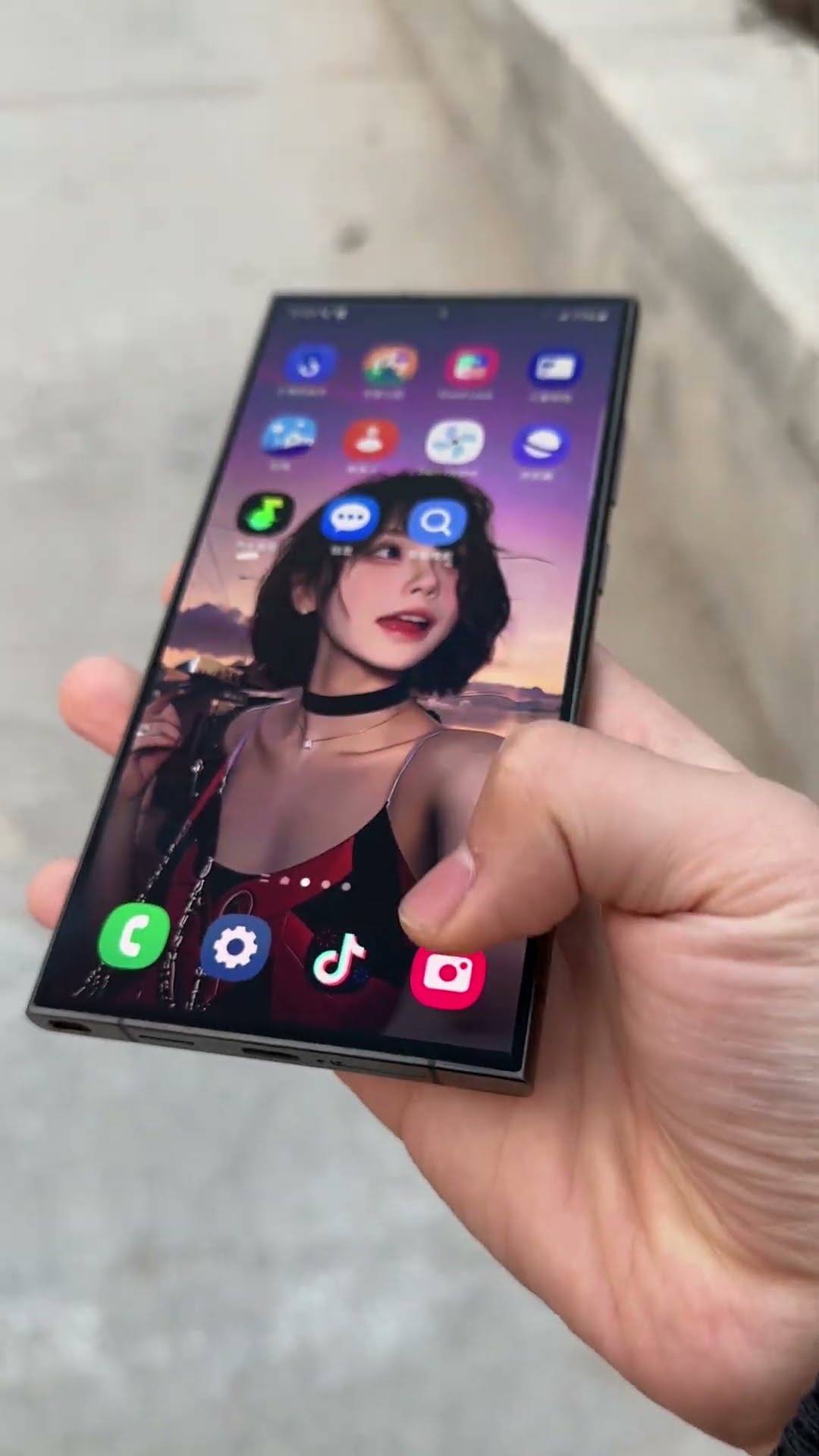 On the Internet, the average person has an Apple 16promax and a Huawei tri-fold, but in real life