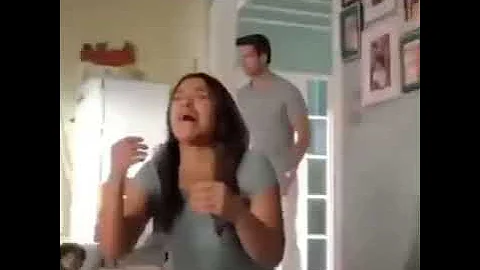 Stan Twitter: Girl crying and breaking down on the floor