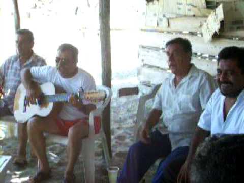 Rosendo Leyva cantando y tocando una chilena