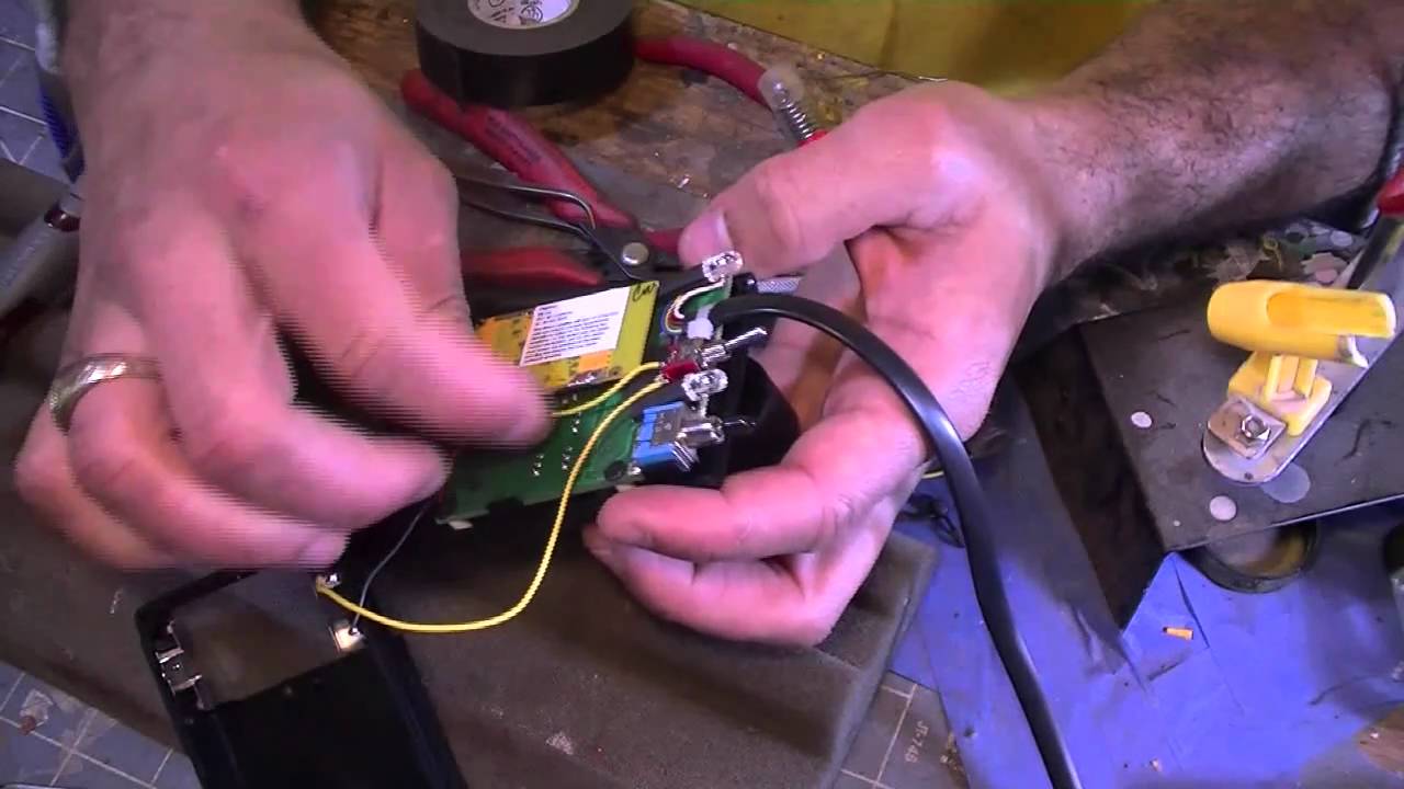 12.06.10 HOW TO install SPDT on/off toggle switch on Digitrax wireless ...