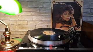 Nil Burak Yıl  1981 Albüm ismi    Bizim Diyar   Şarkı ismi    Sitem  🎯😘🥰💯🎶🎼🎵