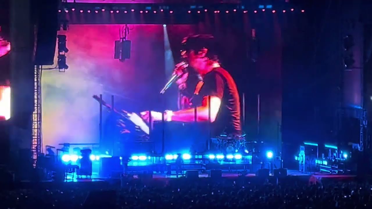 Deftones - 7 Words, Live in Toronto 2025 - YouTube