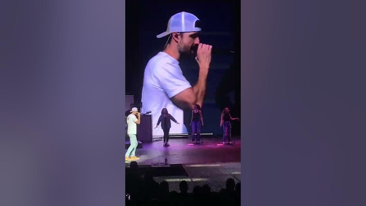 “High Heels” Walker Hayes (ft. Flo Rida) live in Portland Oregon. YouTube