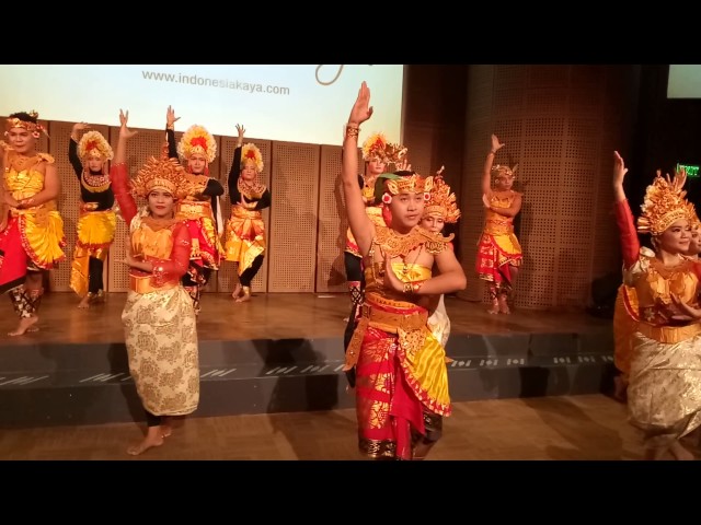 Tari Baris dari Bali, Indonesia class=