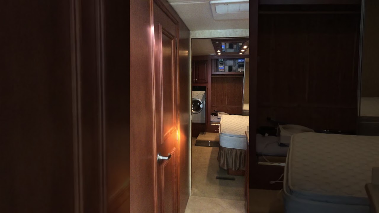 2005 Travel Supreme coach with 42, 863 miles, four slides