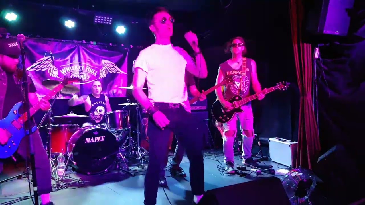 Whiskey Roll-I Dont Mind (Live) auf YouTube ansehen