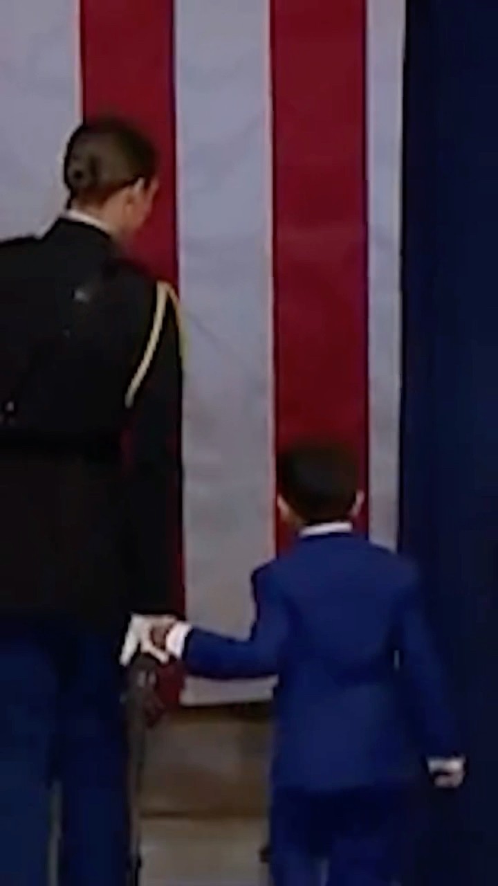 Vance's kids escorted out after he is sworn in #shorts