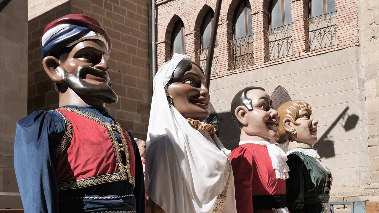 Comparsa de Gigantes y Cabezudos de la ciudad de CASCANTE