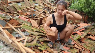 Building wooden cabin roof encounter a big storm. The wooden cabin collapsed after the storm \ Junni