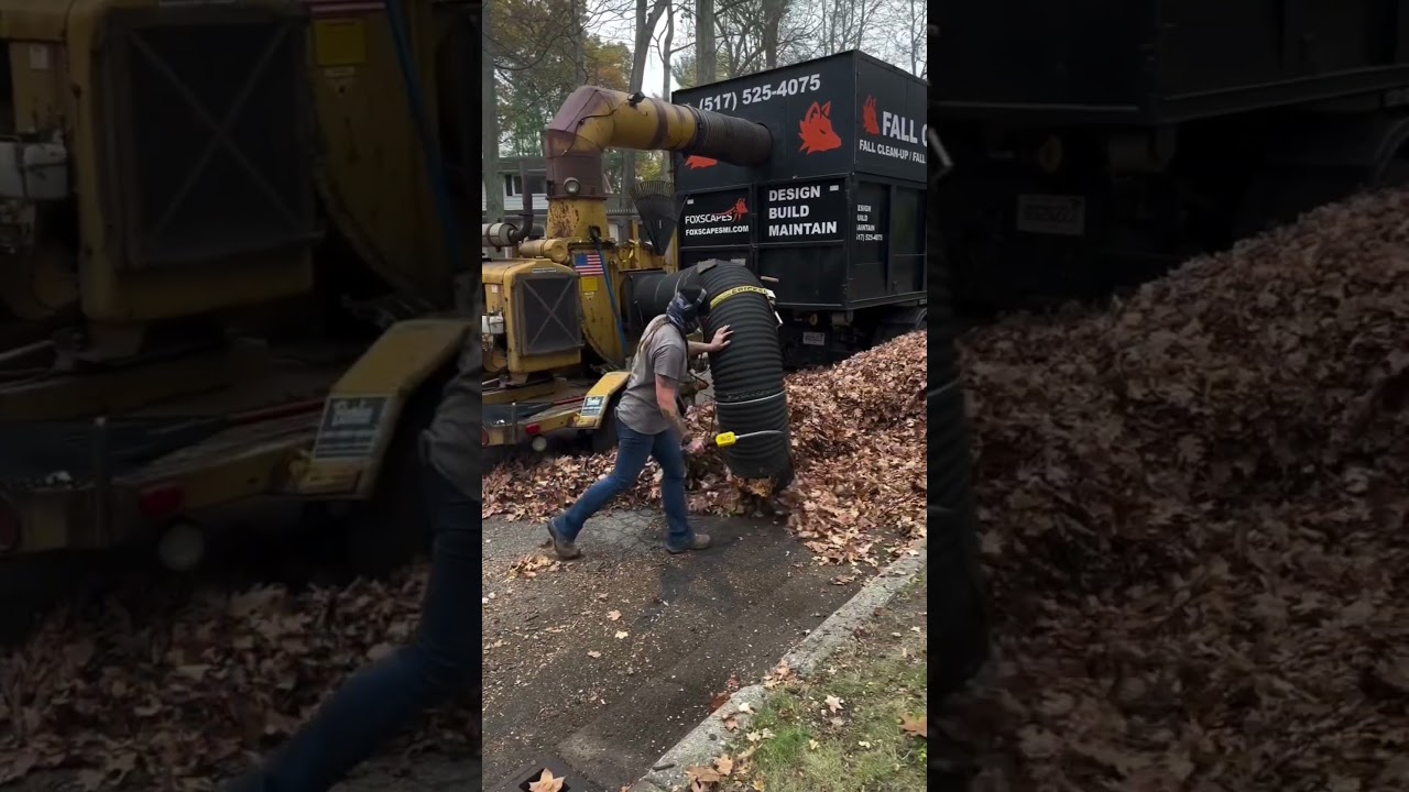 Clean the garbage with the vacuum truck  