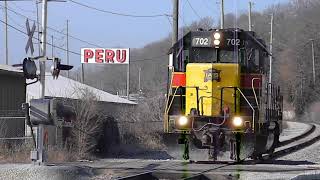 Famous Lite power move on the Iowa Interstate RR- GP38-2 702 arrives Peru, IL for local flip Net Worth