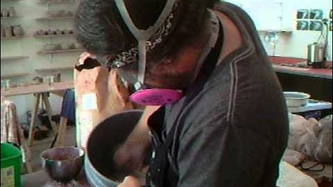 SIMON LEACH POTTERY WORKSHOPS ~ Mixing glaze from a recipe!