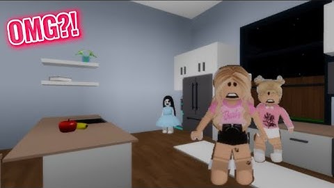 A GHOST WAS LIVING IN OUR NEW HOUSE!! 😨 (A Roblox Brookhaven RP Story)