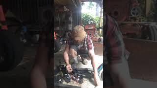 How to charge a 24v razor scooter with a 12v battery charger