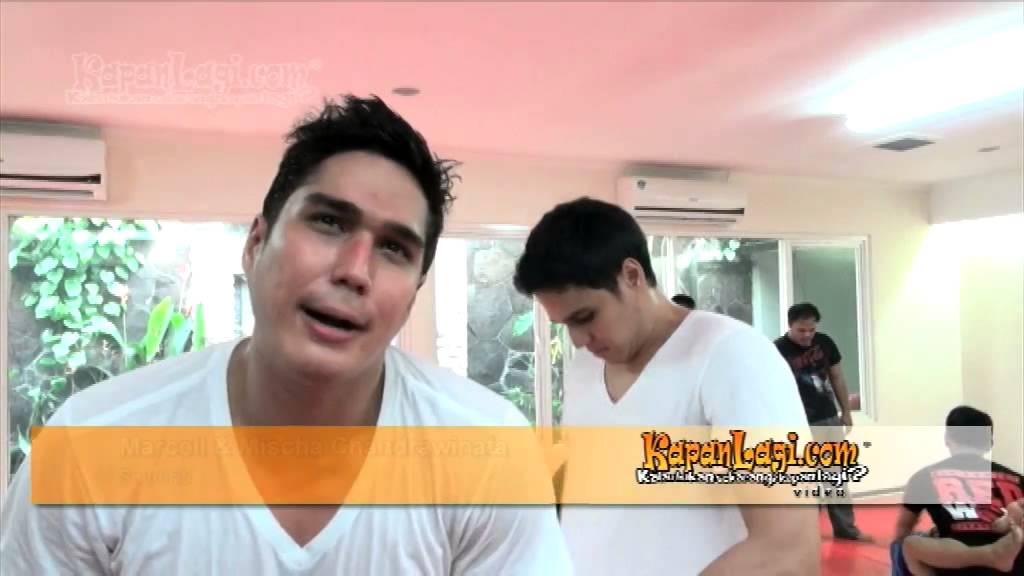 Lucunya Si Kembar Chandrawinata Bergulat