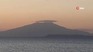 Süphan Dağının Zirvesini Örten Mercek Bulutu, Görsel Şölen Oluşturdu