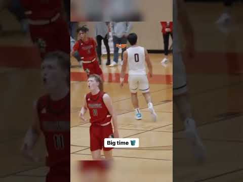 Dropped BOTH defenders at the same time 😲 (via @rarefootagesports) #shorts