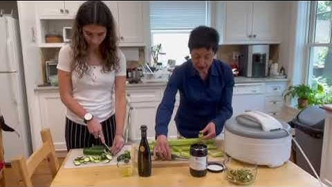 Dina KHADER demonstration of dehydrating vegetables