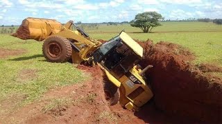 15 Dangerous Idiots Extreme Heavy Equipment Fail | Win Skills - Recovery Excavator Stuck in Mud