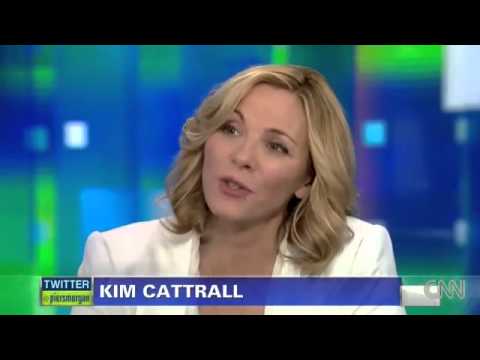 Video: Kim Cattrall Neto vrednost: Wiki, poročen, družina, poroka, plača, bratje in sestre