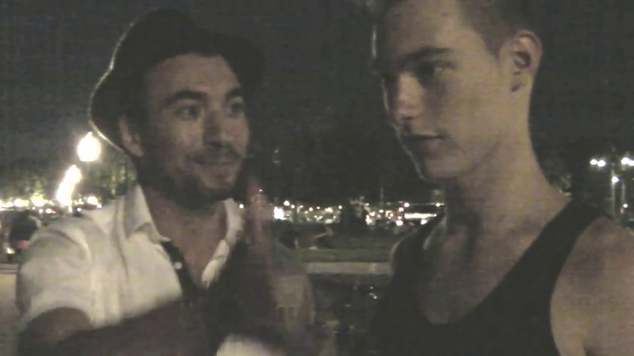 Hypnose de rue by night... un pause lecture hallucinant !