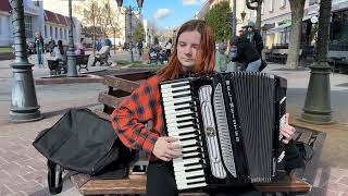 Кружится, Кружится Желтый Листок, Крутится, Крутится Старый Вальсок!