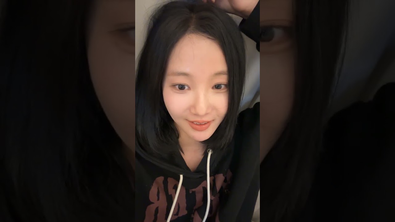 [2025-11-10] - Lee Da-bin / Yeonwoo (chloelxxlxx) Instagram Live (November 10, 2025) 2