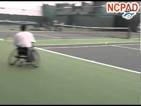 Wideo: Czy sprawni fizycznie mogą grać w tenisa na wózkach inwalidzkich?