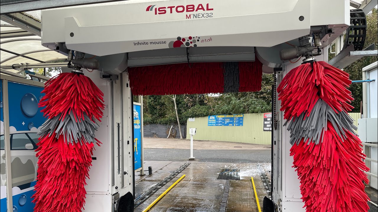 Istobal M’Nex32 at Maguires in Falls Road, Belfast (Side 1)