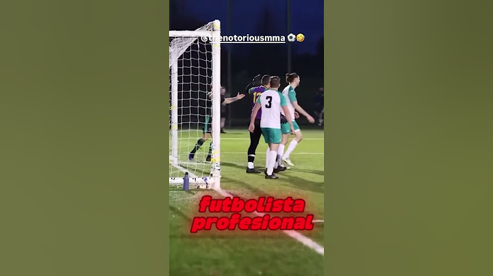 ¡McGregor jugando fútbol como si estuviera en una pelea de UFC! 😂