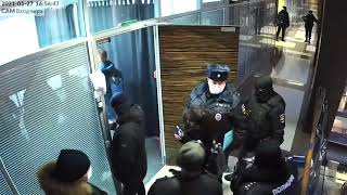 Офис ФБК  омон ломает двери в вламывается в офис навального