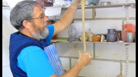 How to pull a handle for a jug or mug - Ridge Pottery