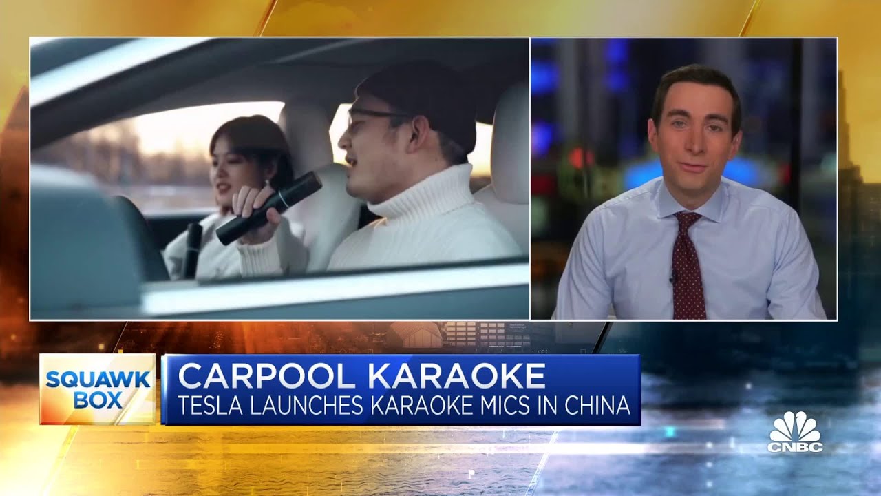 Tesla presenta un micrófono para cantar karaoke en el coche