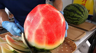 A famous Korean traditional market! master's amazing watermelon-cutting skills /Korean street food