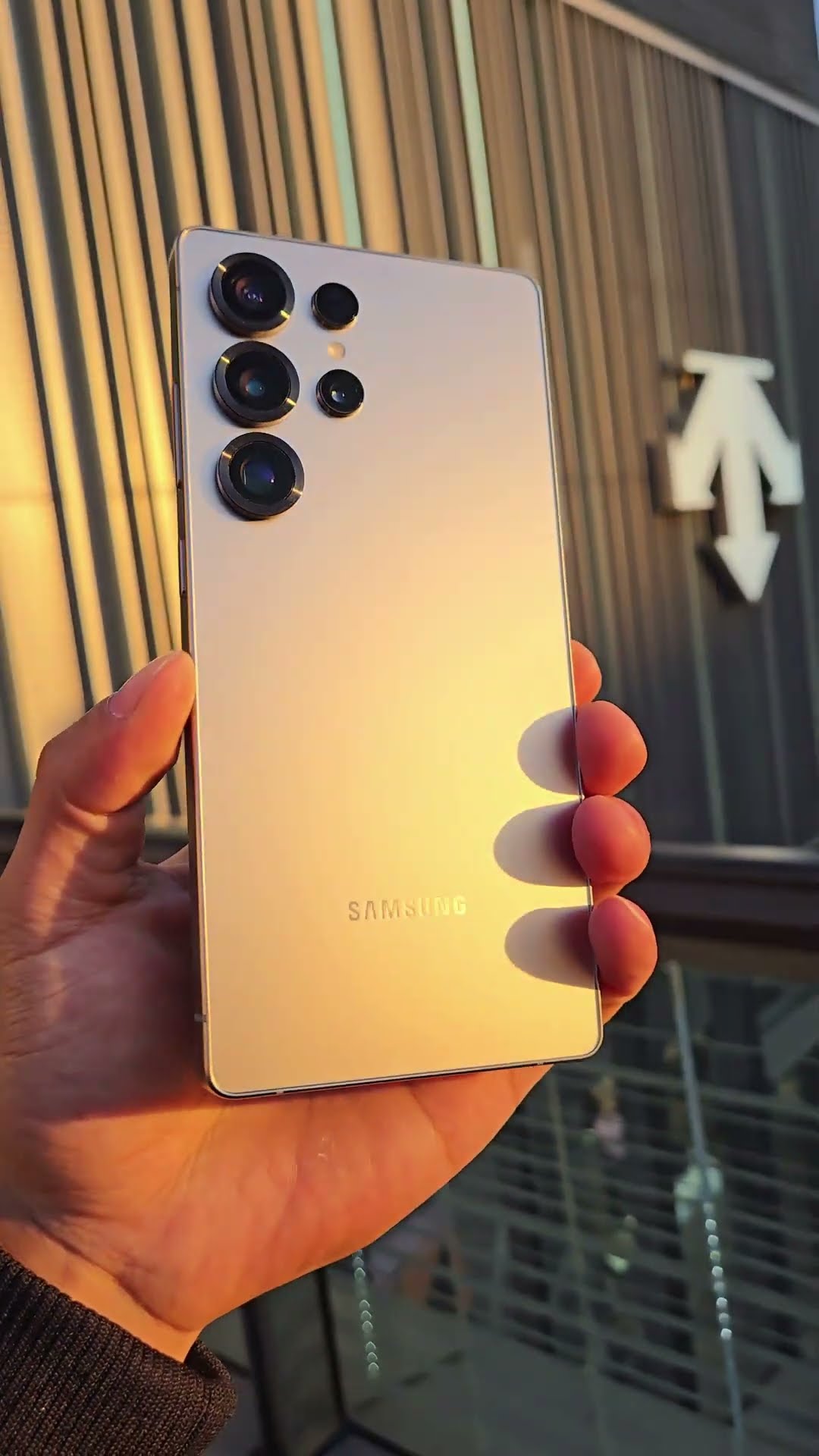 The appearance can change, but what about the feeling? #feelingfirst #Samsung #premium #S25Ultra
