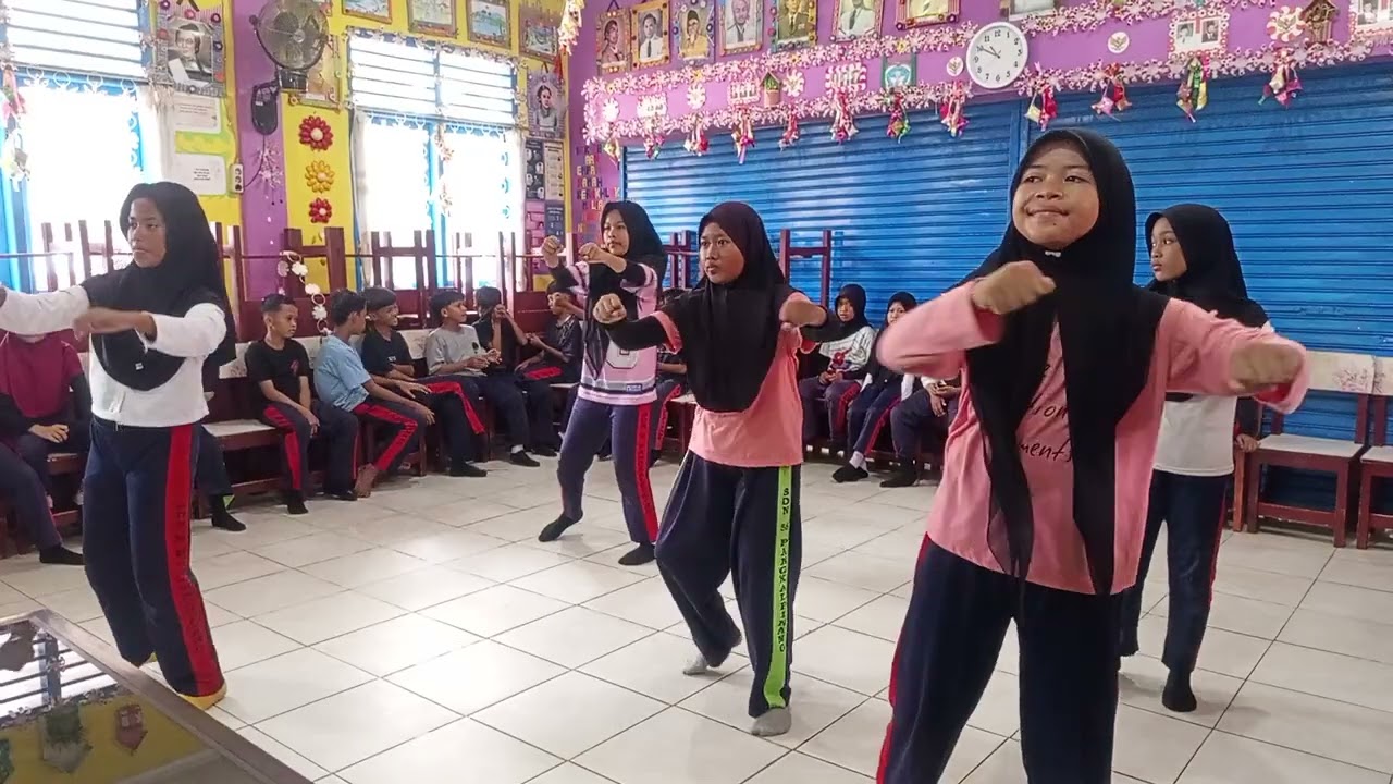 Senam bahagia diiringi musik viral grub 4, kokurikuler kelas 5 SD 56 Pangkalpinang