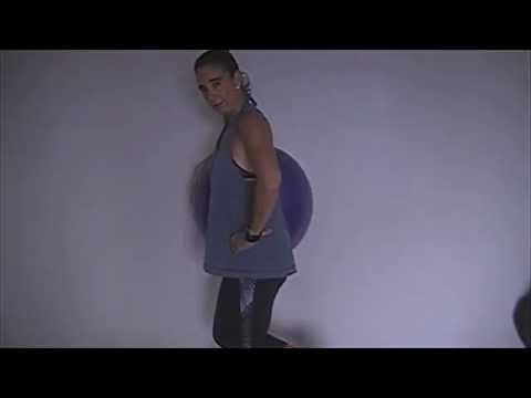Exercícios com bola de pilates.