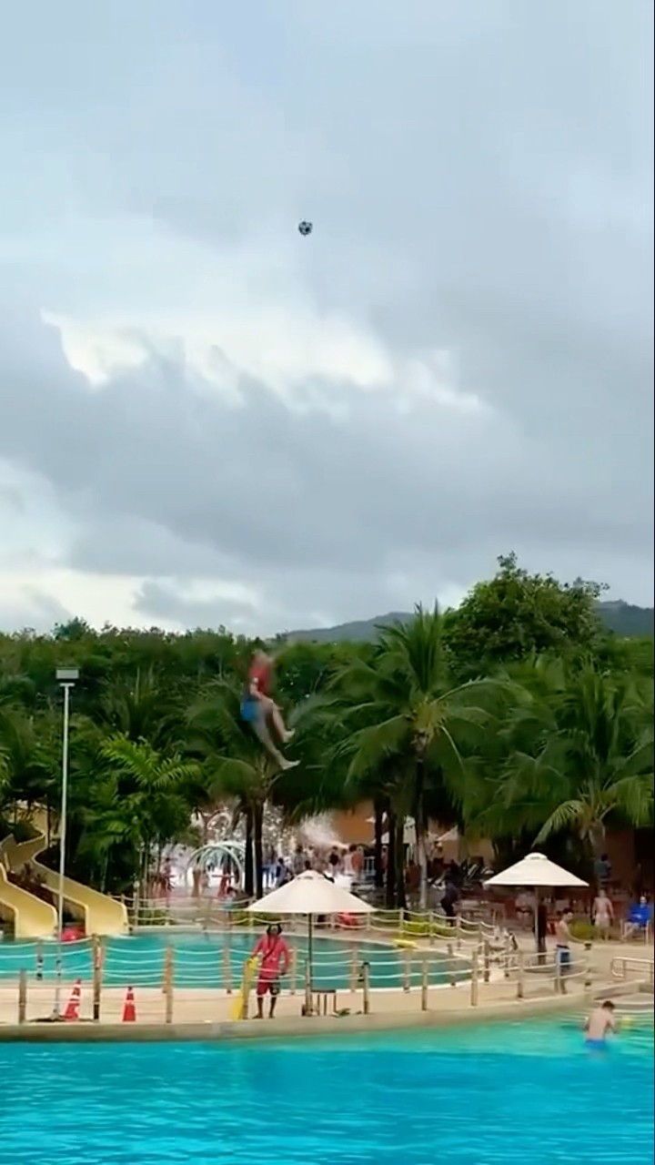 #JasonDeruloTV // Waterslide Kick #GotPermissionToPost From @NikonovDiver #FromTheIslands