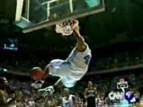 Julius Peppers monster alley-oop