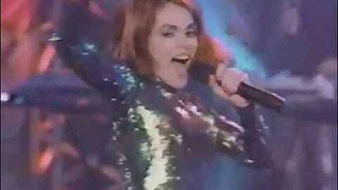 Deee-Lite - Groove Is In The Heart (Live)