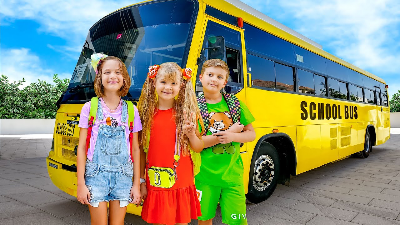 Diana dan Roma mengajarkan aturan bus sekolah dengan teman-teman