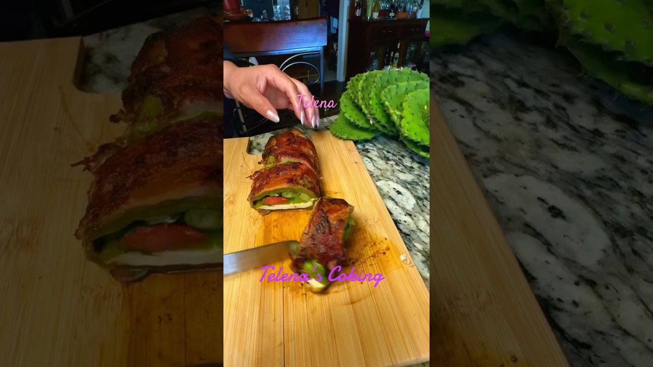 Nopales momia con queso panela, tomate, cebolla, cilantro y chilaca asado 